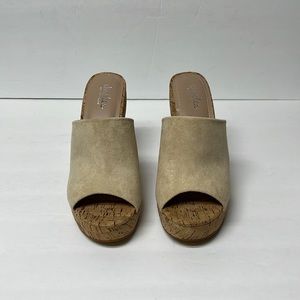 Charles BY CHARLES DAVID Women's Ditzy Platform. Color Nude. Size 7.5 M